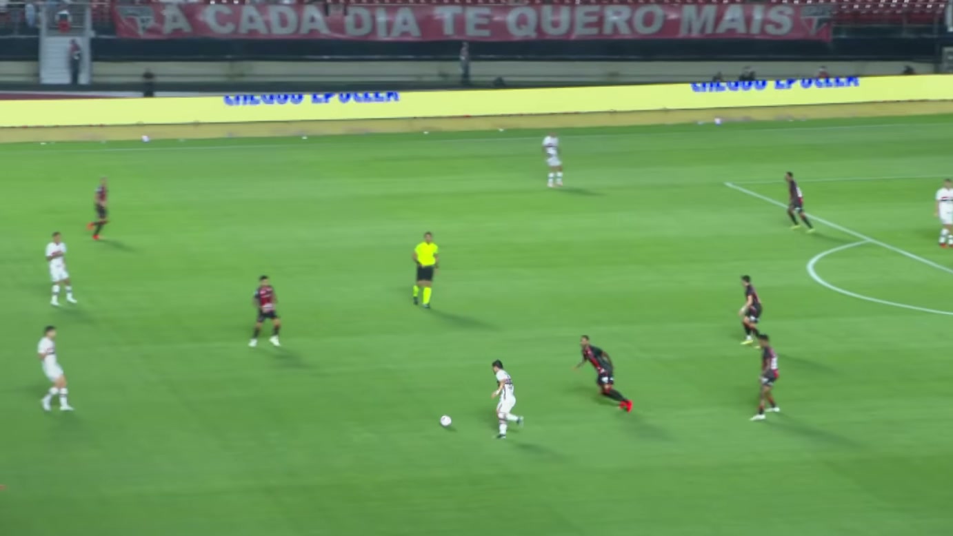 Calleri decide com dois gols contra o Vitória, mas a vitória do São Paulo ainda passa por um susto nos últimos lances no Morumbis
