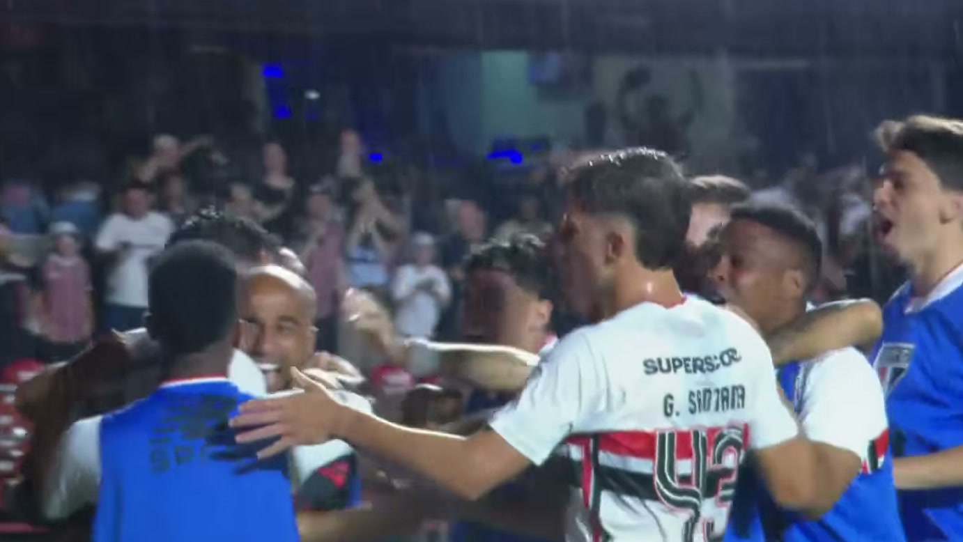 Calleri decide com dois gols contra o Vitória, mas a vitória do São Paulo ainda passa por um susto nos últimos lances no Morumbis