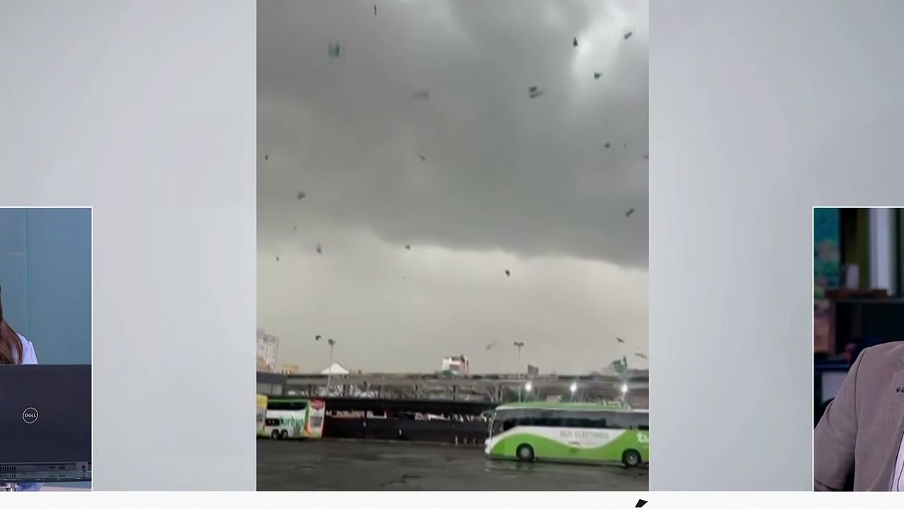 Tornado arranca coberturas de terminal em Santiago e espalha destroços, mas dia seguinte ainda revela chapas presas na rede elétrica, segundo Meganoticias